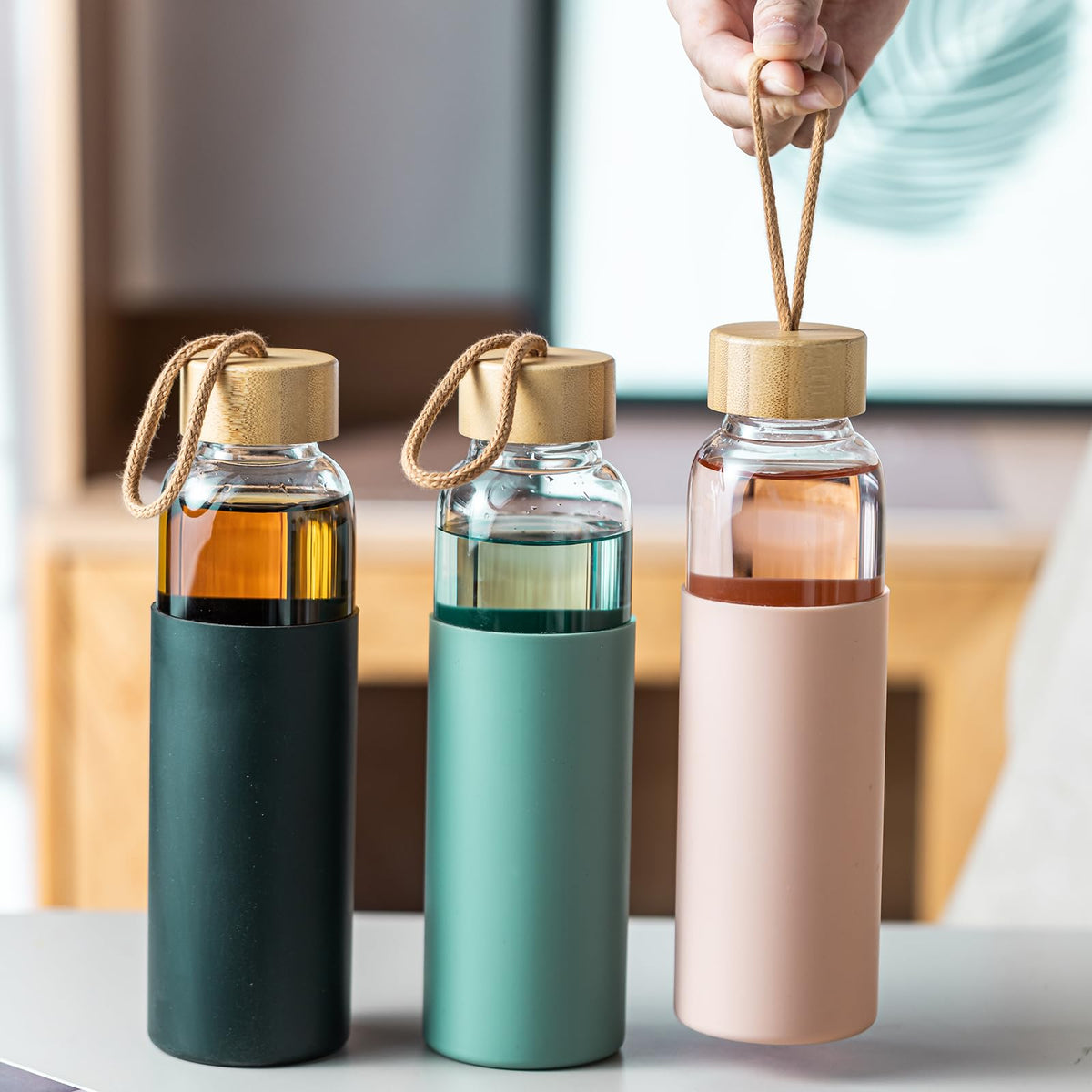 21oz Glass Water Bottle with Silicone Sleeve & Bamboo Lid, BPA Free Reusable Water Bottle Glass for Gym Office Travel, Gift for Fitness Enthusiasts (Green)