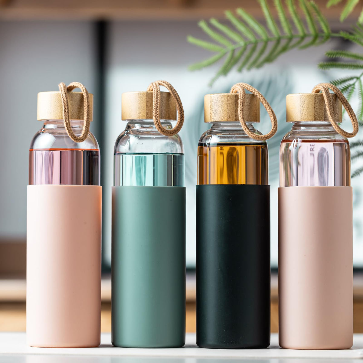 21oz Glass Water Bottle with Silicone Sleeve & Bamboo Lid, BPA Free Reusable Water Bottle Glass for Gym Office Travel, Gift for Fitness Enthusiasts (Green)